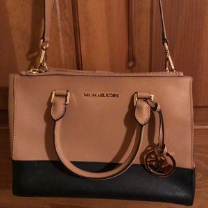 Michael Kors purse, excellent condition.